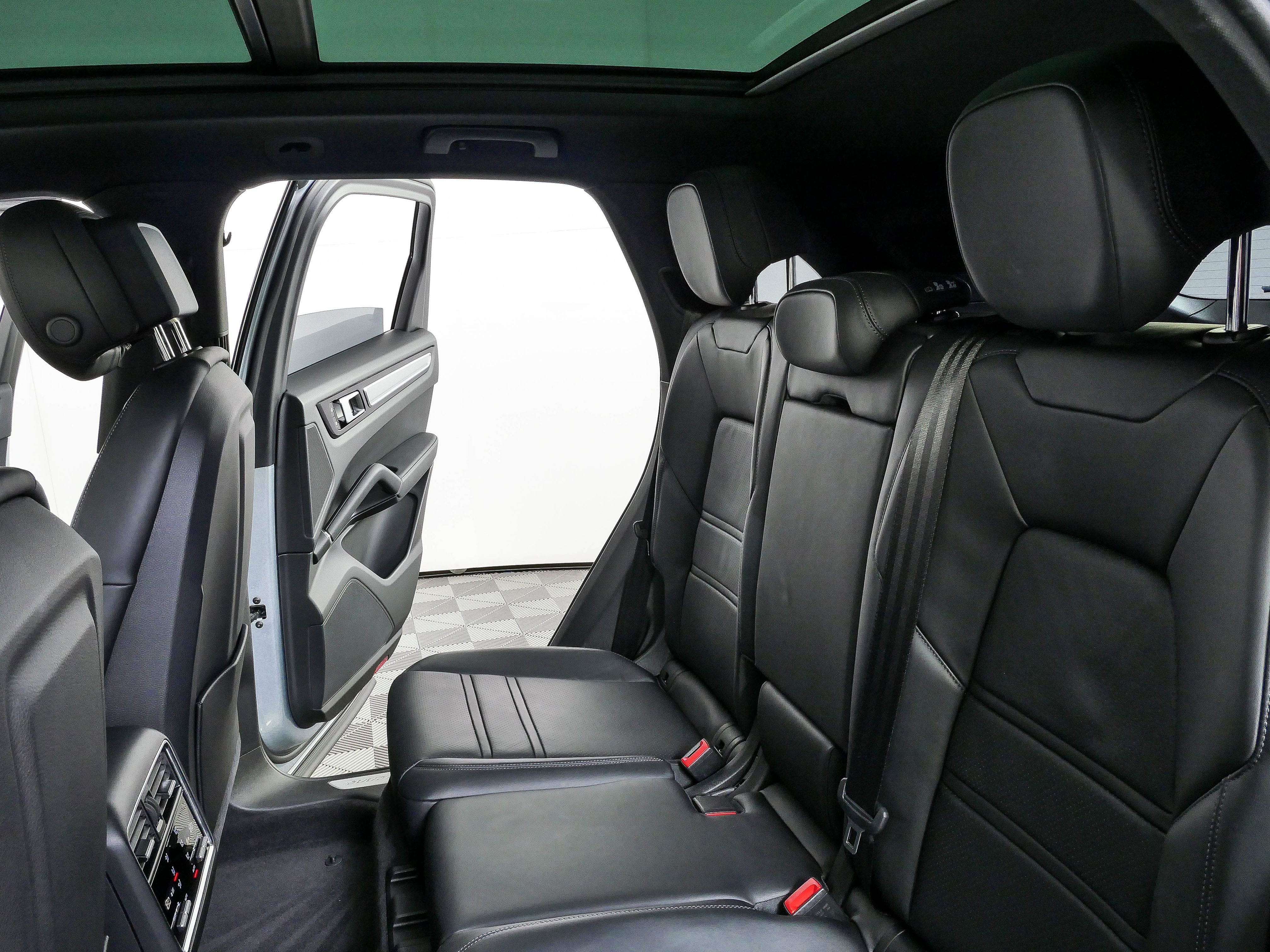 Certified 2023 Porsche Cayenne AWD/4WD image 22