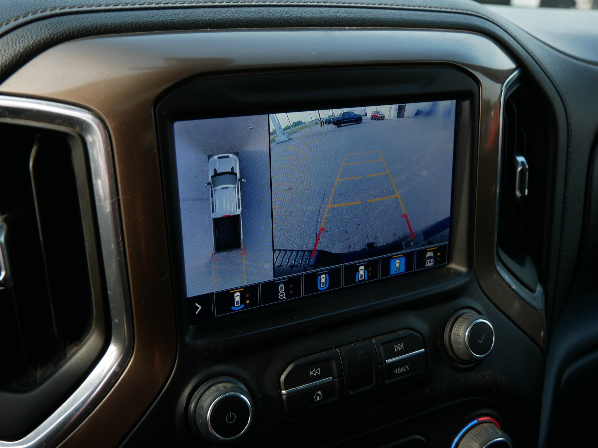 Used 2022 Chevrolet Silverado 3500 High Country w/ Safety Package II AWD/4WD image 36