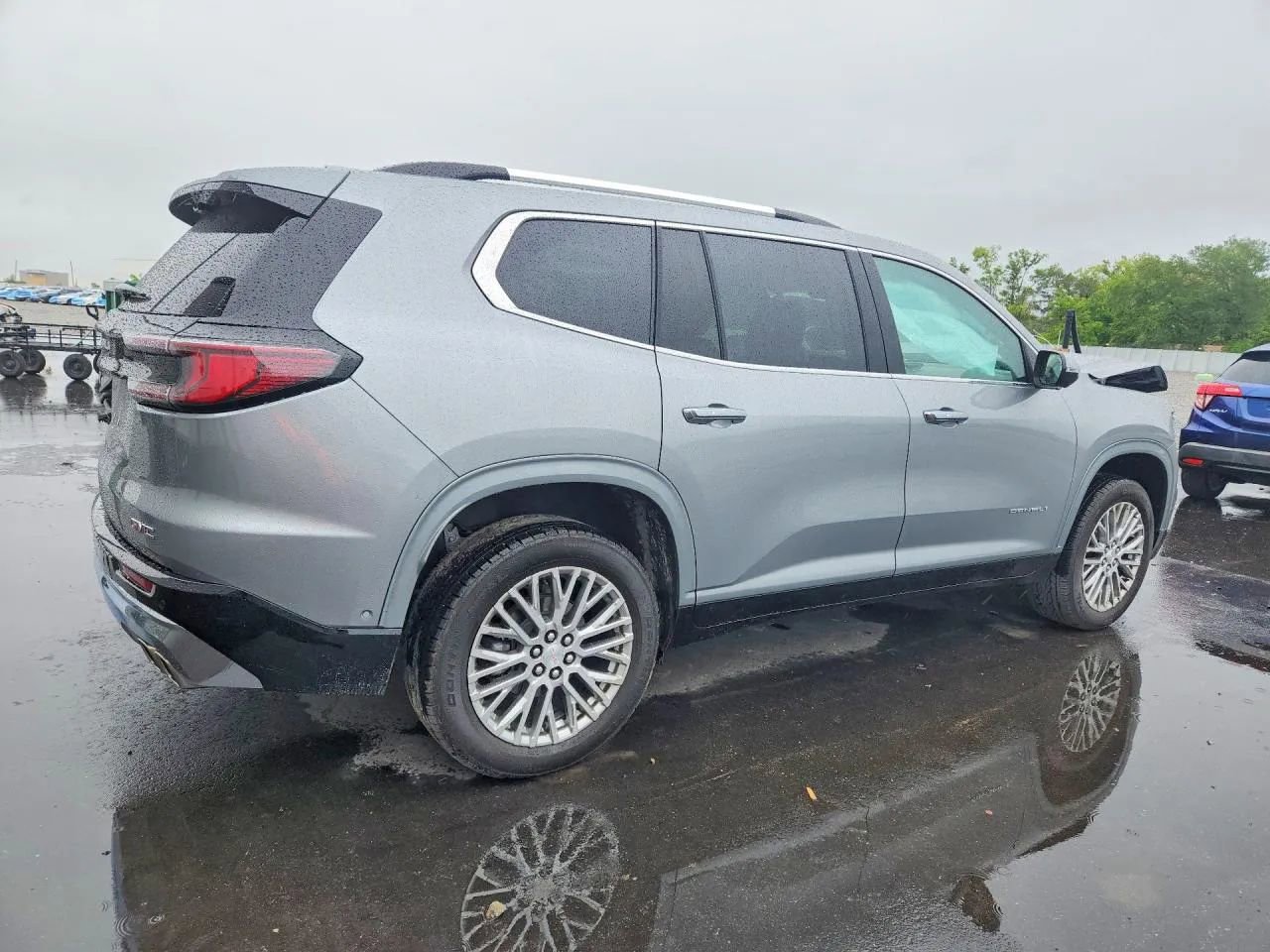 Used 2024 GMC Acadia Denali w/ Super Cruise Package FWD image 3