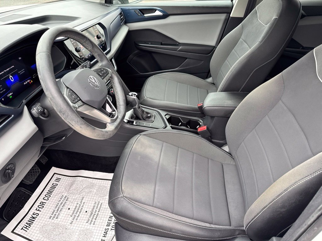 Used 2023 Volkswagen Taos SE w/ Panoramic Sunroof Package FWD image 13