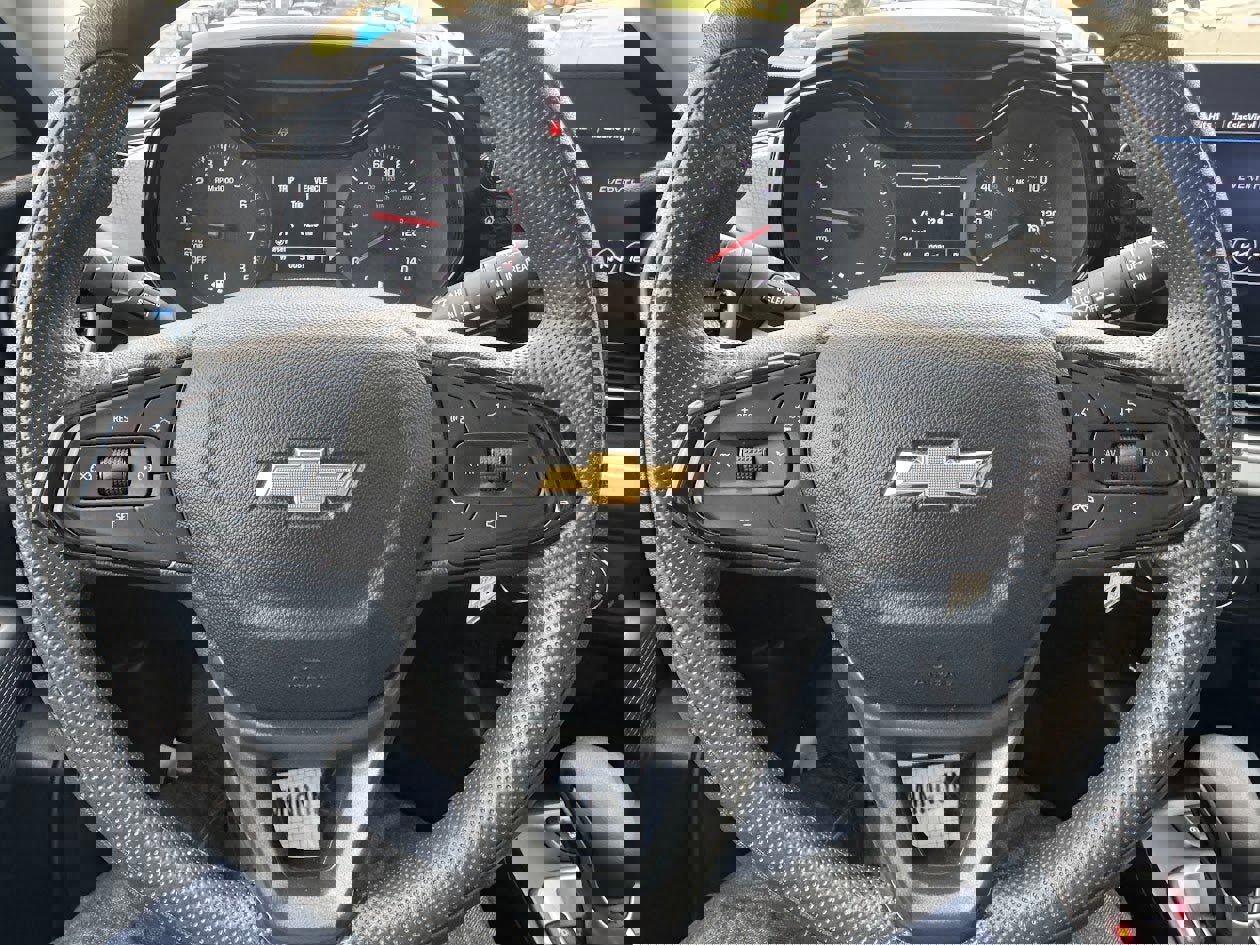 Used 2025 Chevrolet Trax LS w/ LS Convenience Package image 11