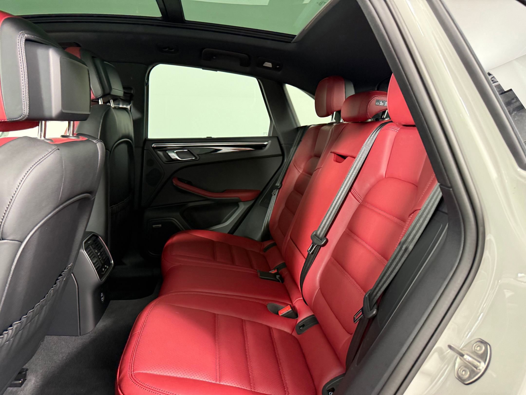 Certified 2026 Porsche Macan S AWD/4WD image 16