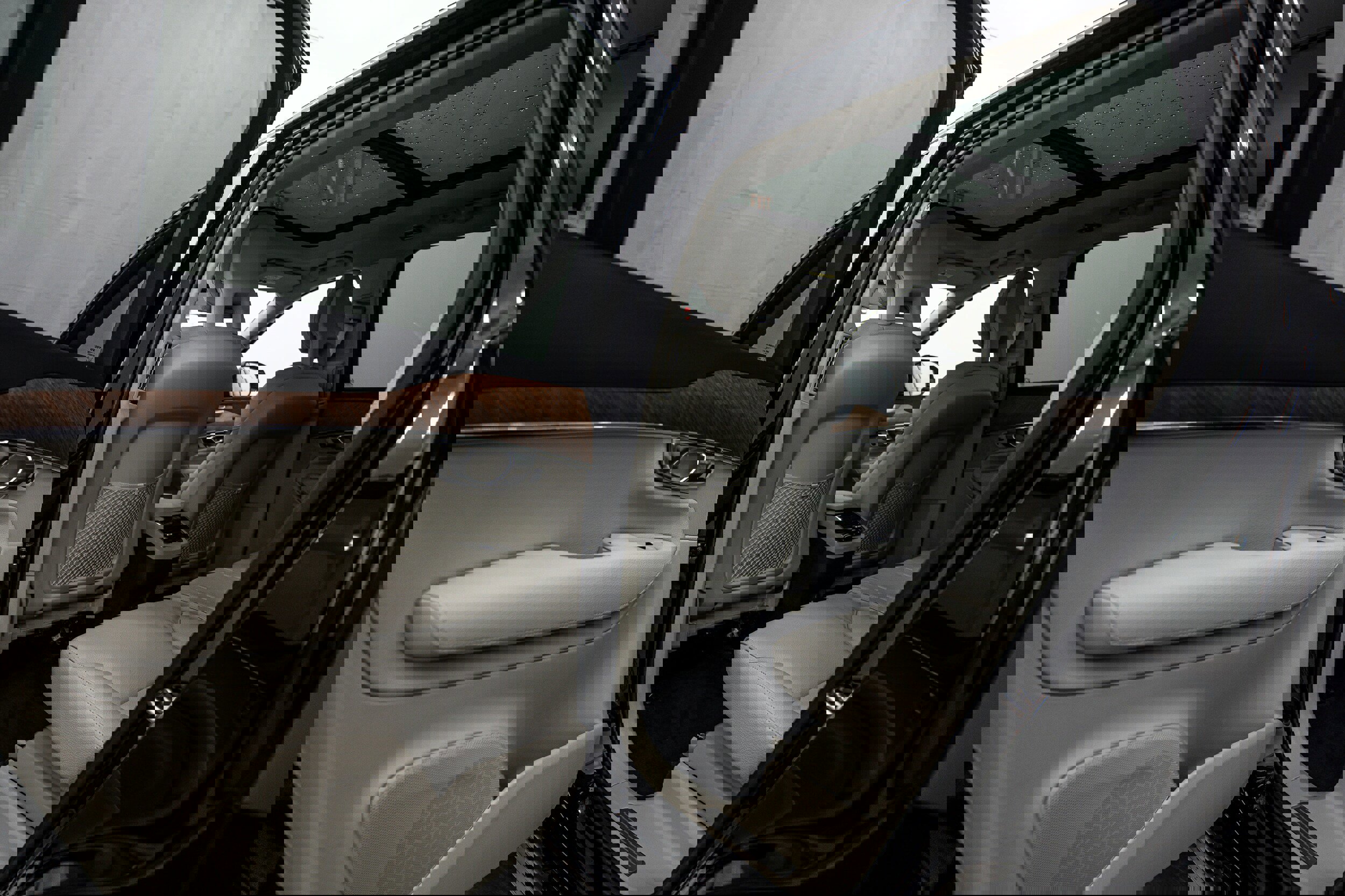 Used 2022 Volvo XC90 T6 Momentum w/ Advanced Package image 18