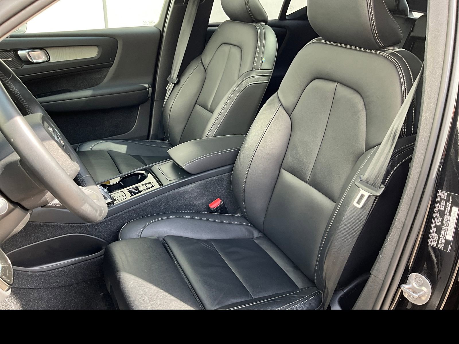 Certified 2023 Volvo XC40 B5 Plus w/ Driver Assist Package AWD/4WD image 8