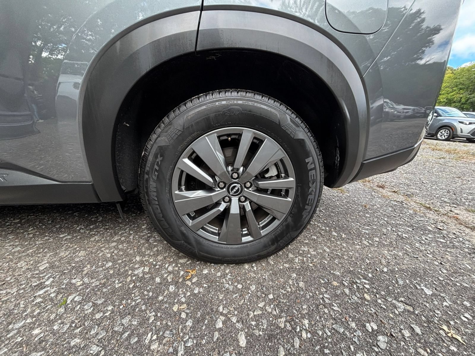 Used 2025 Nissan Pathfinder SV AWD/4WD image 32
