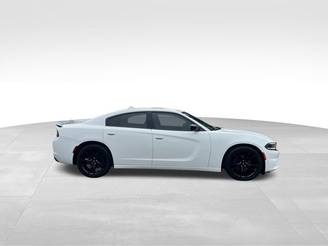 Used 2017 Dodge Charger SXT w/ Premium Group image 6