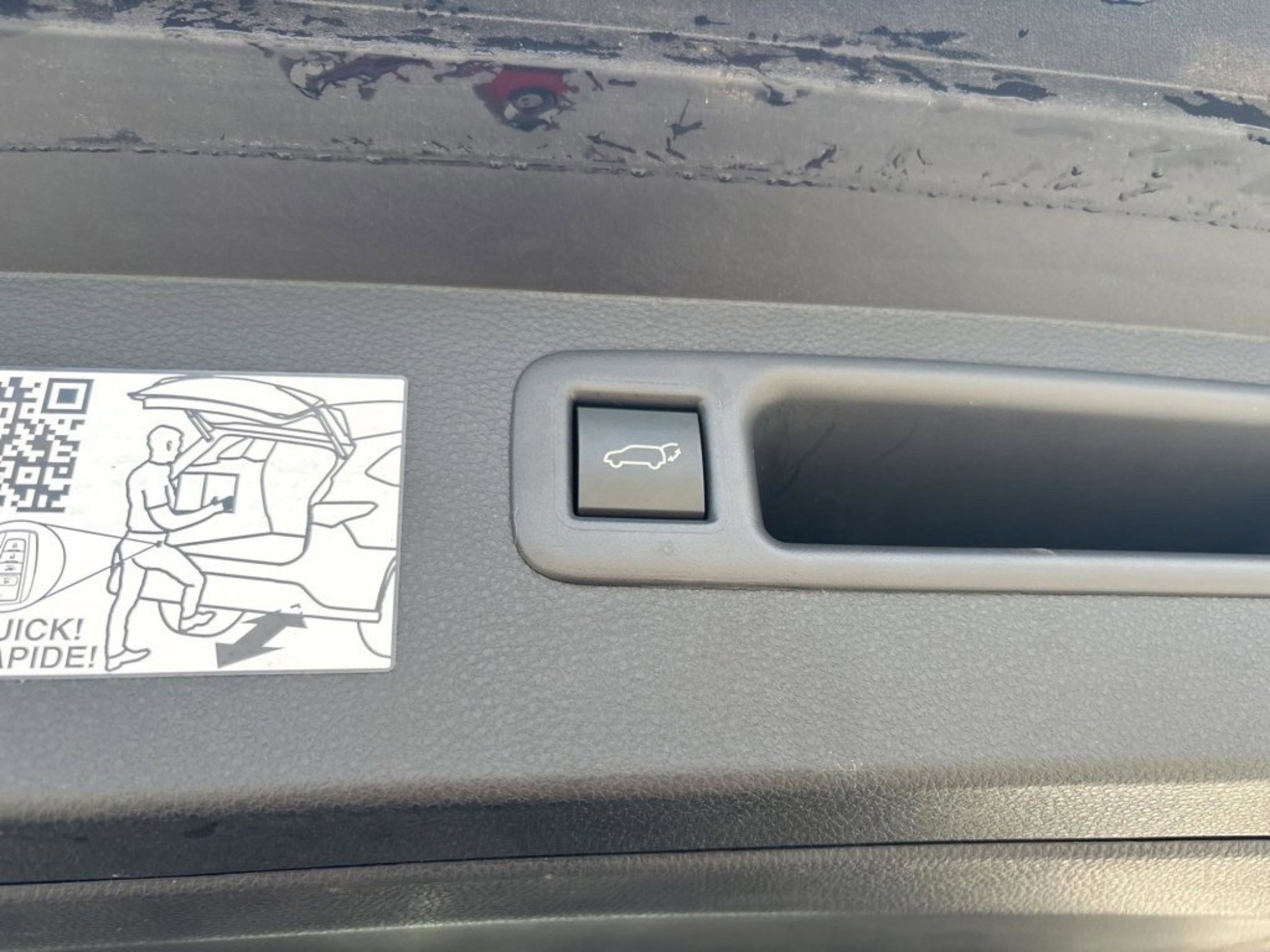 Certified 2024 Toyota Highlander XLE image 20