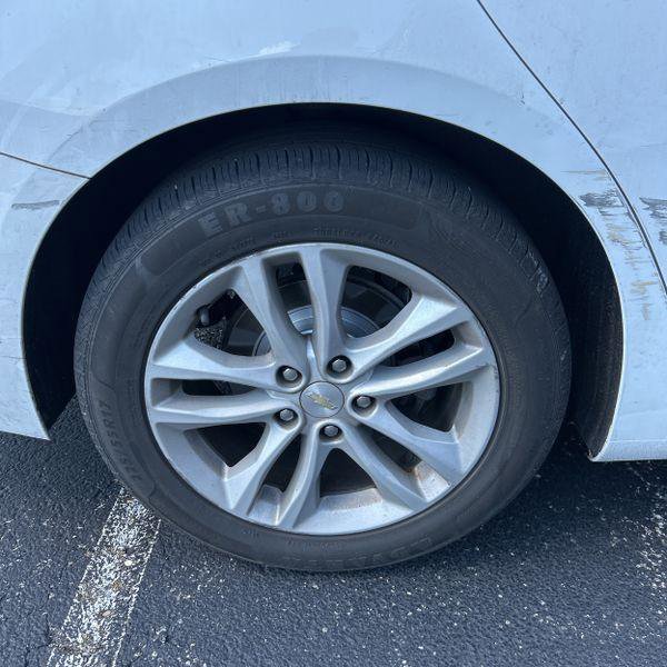 Used 2018 Chevrolet Malibu LT FWD image 22