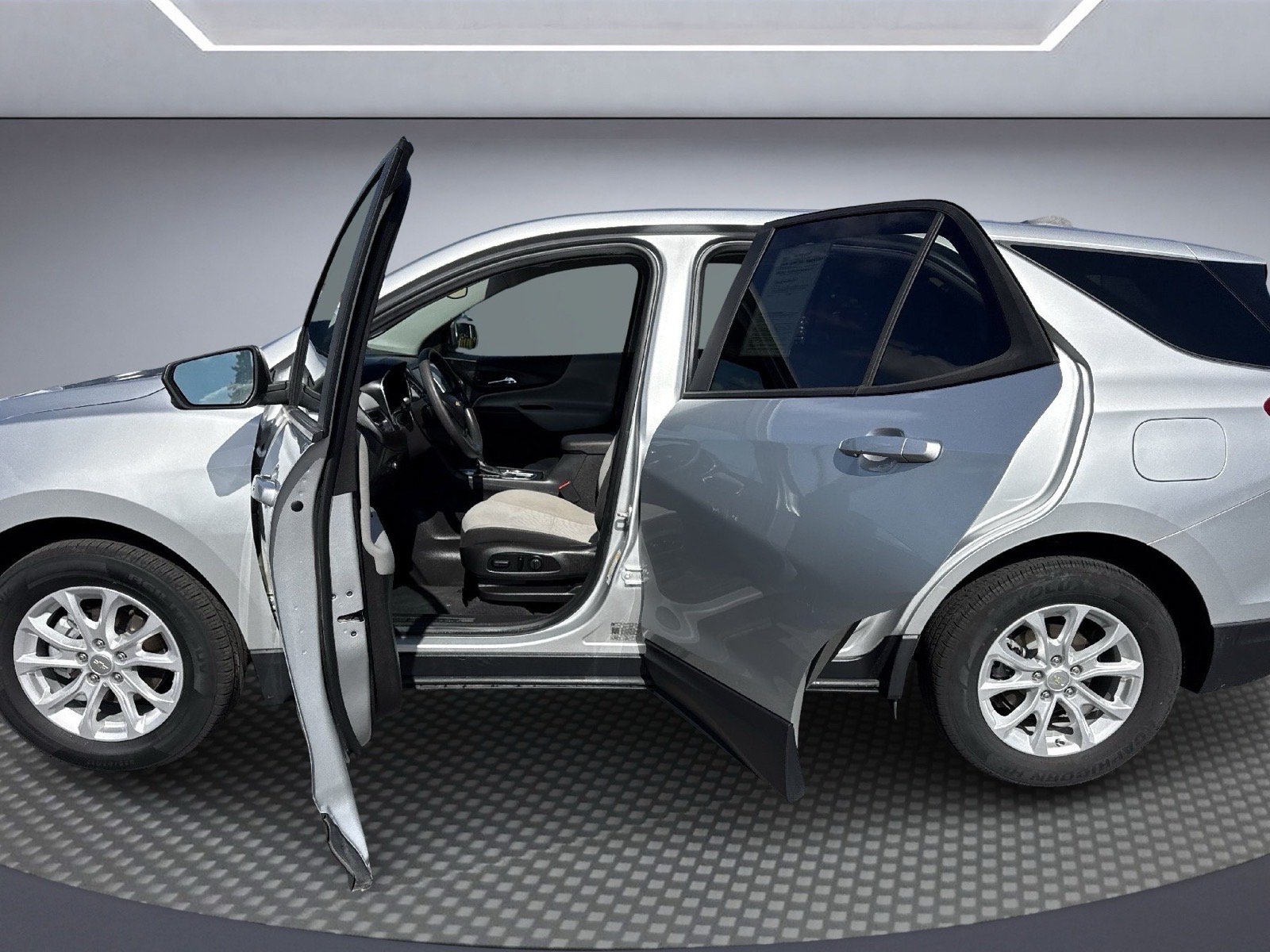 Used 2020 Chevrolet Equinox LS w/ LS Convenience Package FWD image 17
