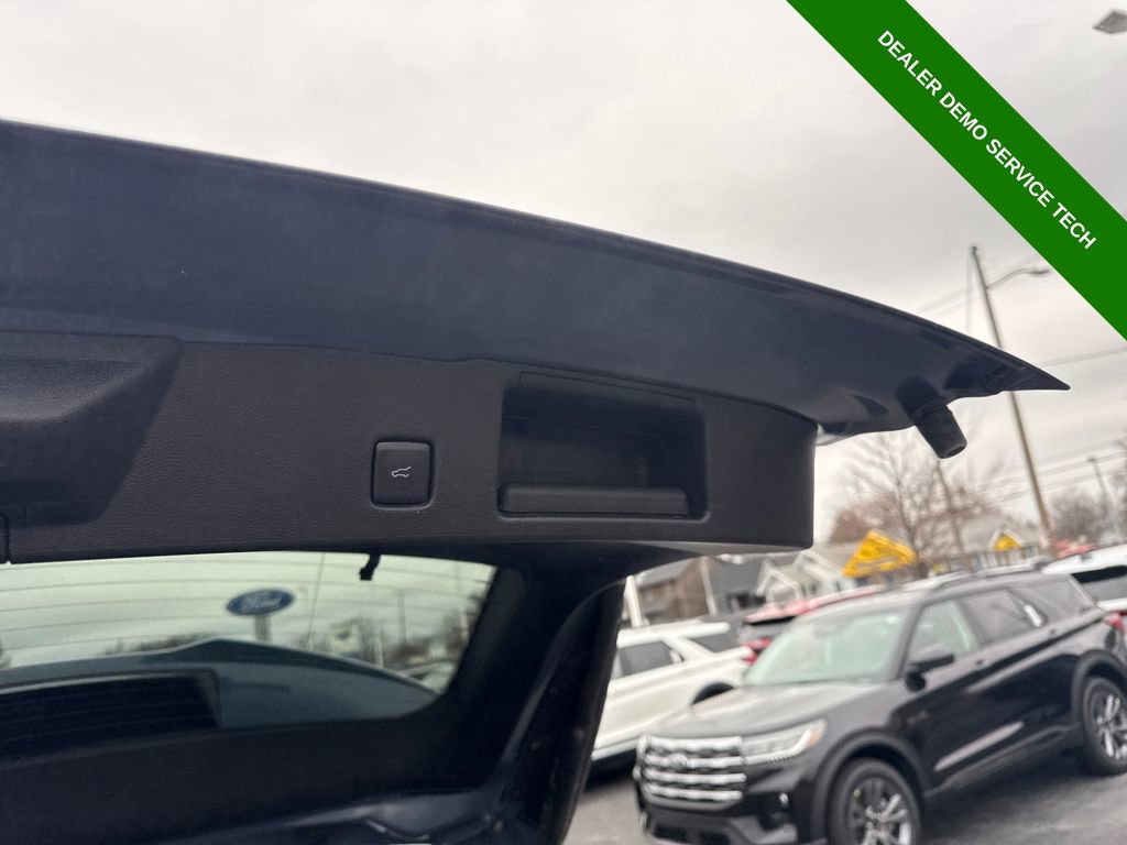 Used 2025 Ford Escape ST-Line Elite image 11