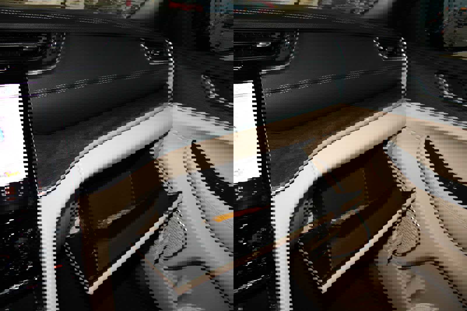 New 2025 Jeep Grand Cherokee L Limited w/ Luxury Tech Group II image 35