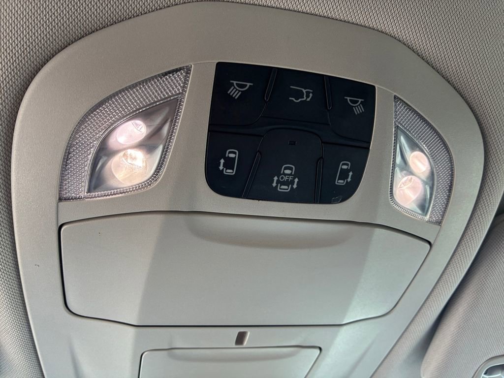 Used 2024 Chrysler Pacifica Select image 12