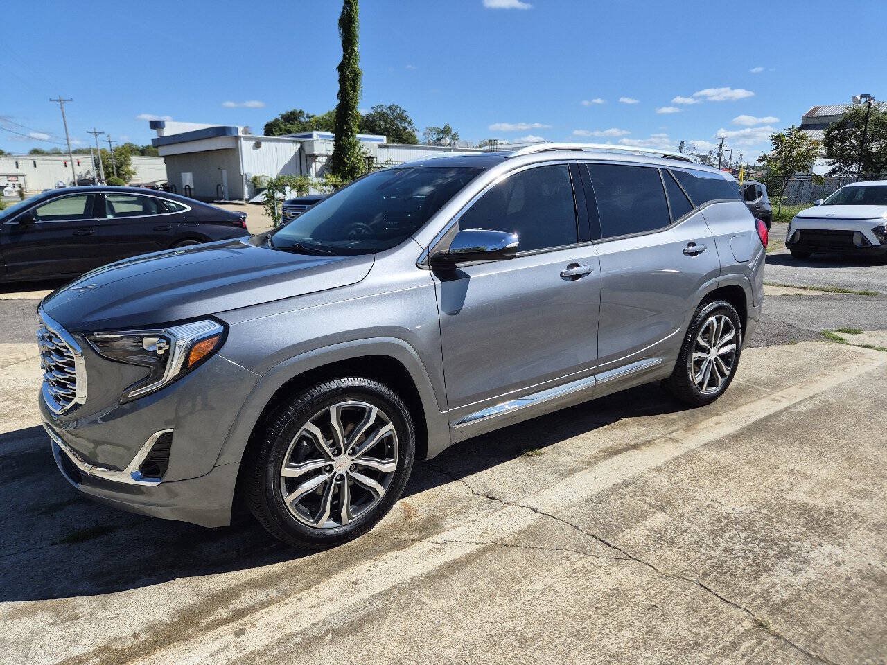 Used 2019 GMC Terrain Denali w/ Driver Alert Package II AWD/4WD image 3