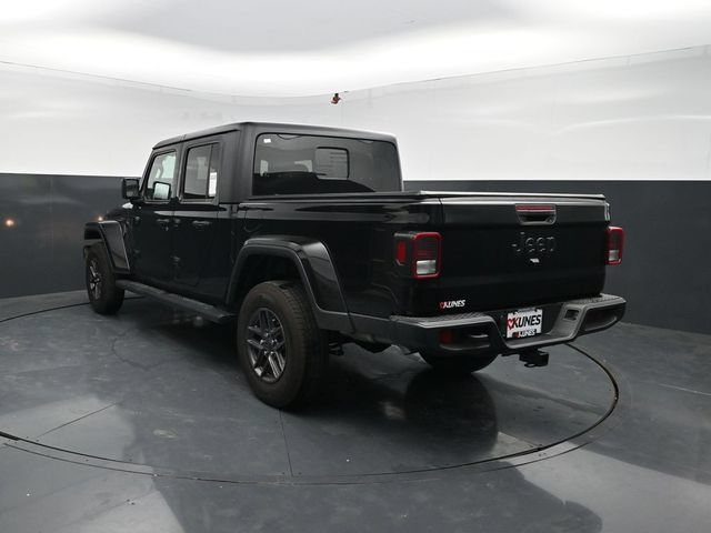 Used 2024 Jeep Gladiator Sport AWD/4WD image 7