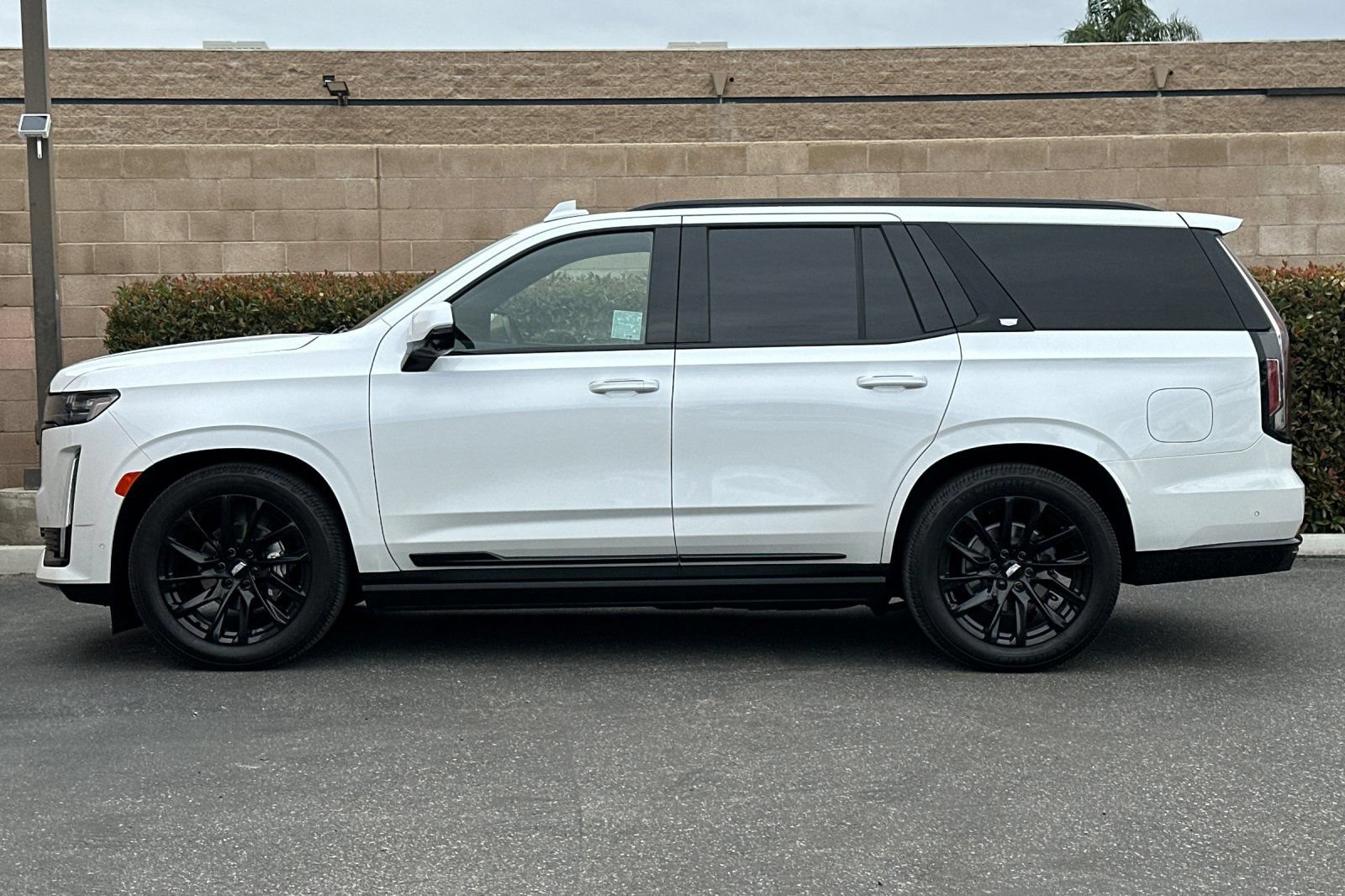 Used 2024 Cadillac Escalade Sport w/ LPO, ONYX Package AWD/4WD image 7