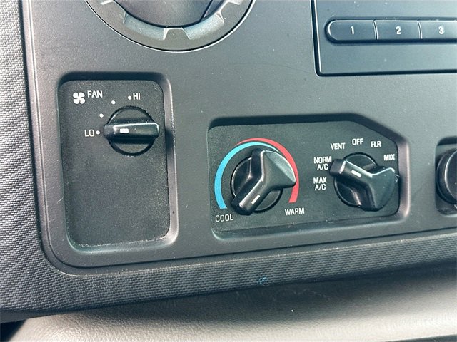 Used 2018 Ford E-350 and Econoline 350 Super Duty image 15