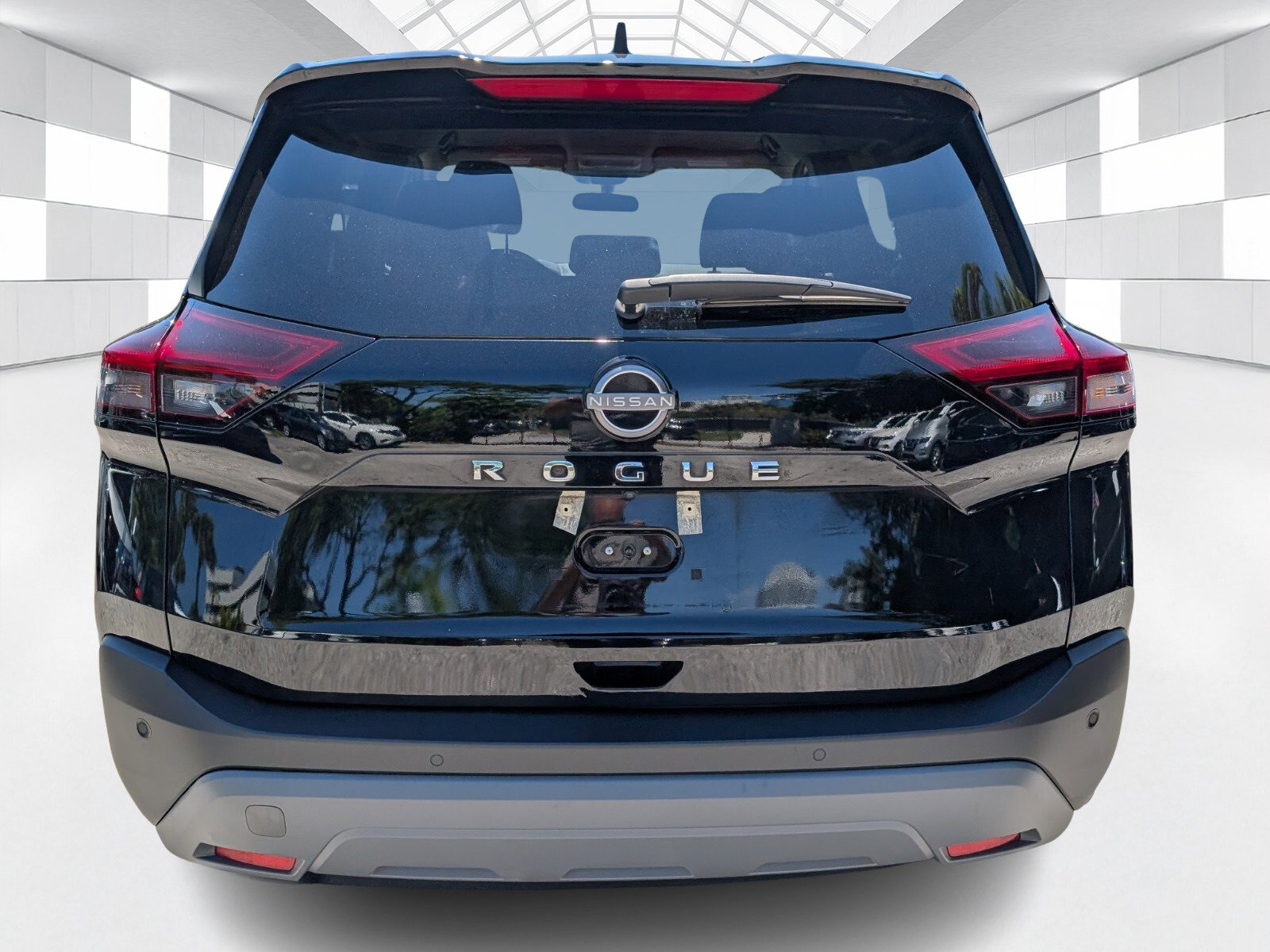 Used 2023 Nissan Rogue S FWD image 6