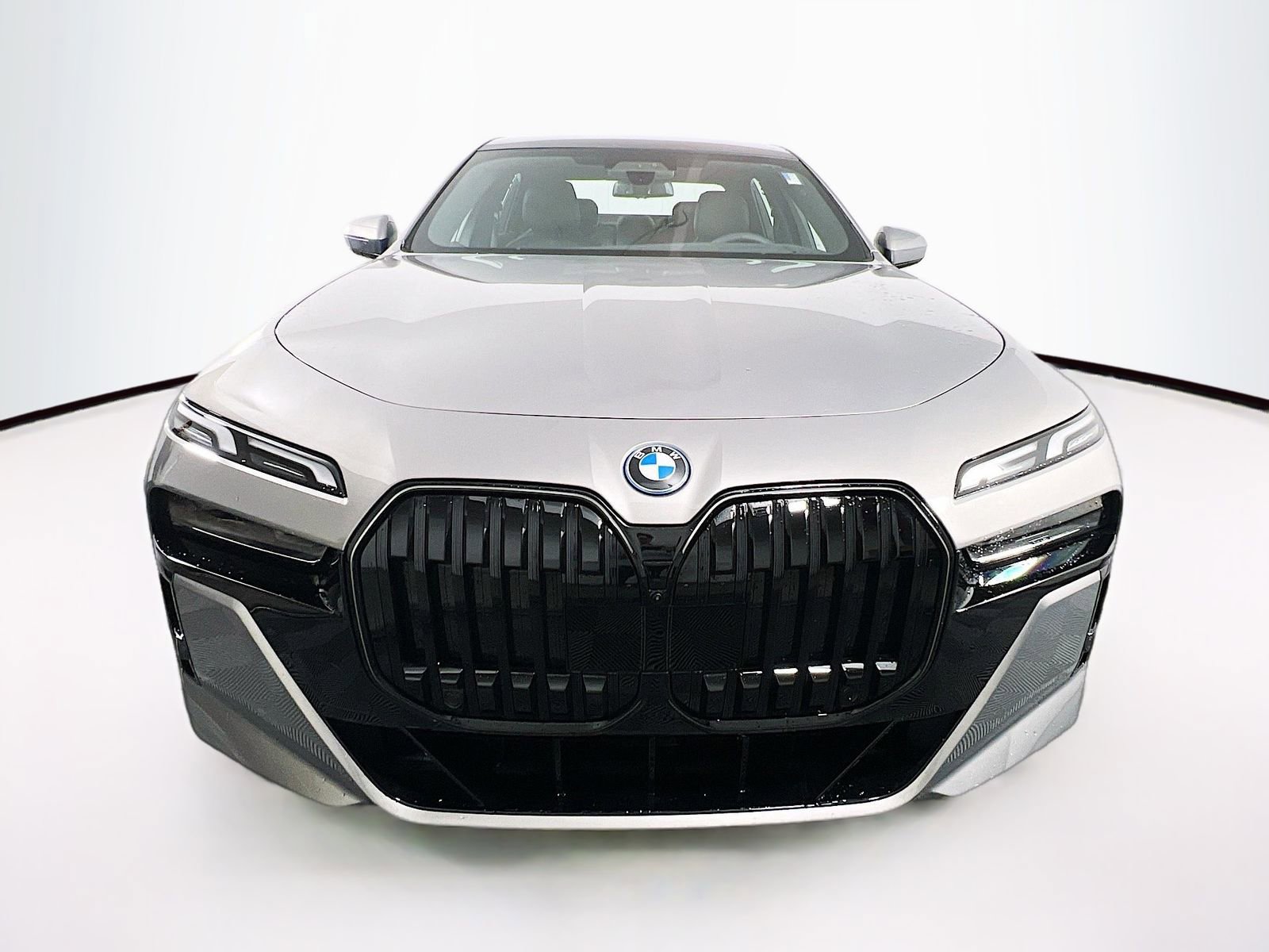 New 2025 BMW i7 xDrive60 AWD/4WD image 2
