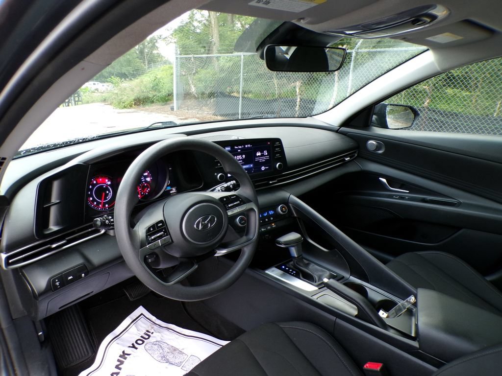 Used 2022 Hyundai Elantra SEL w/ Cargo Package FWD image 11