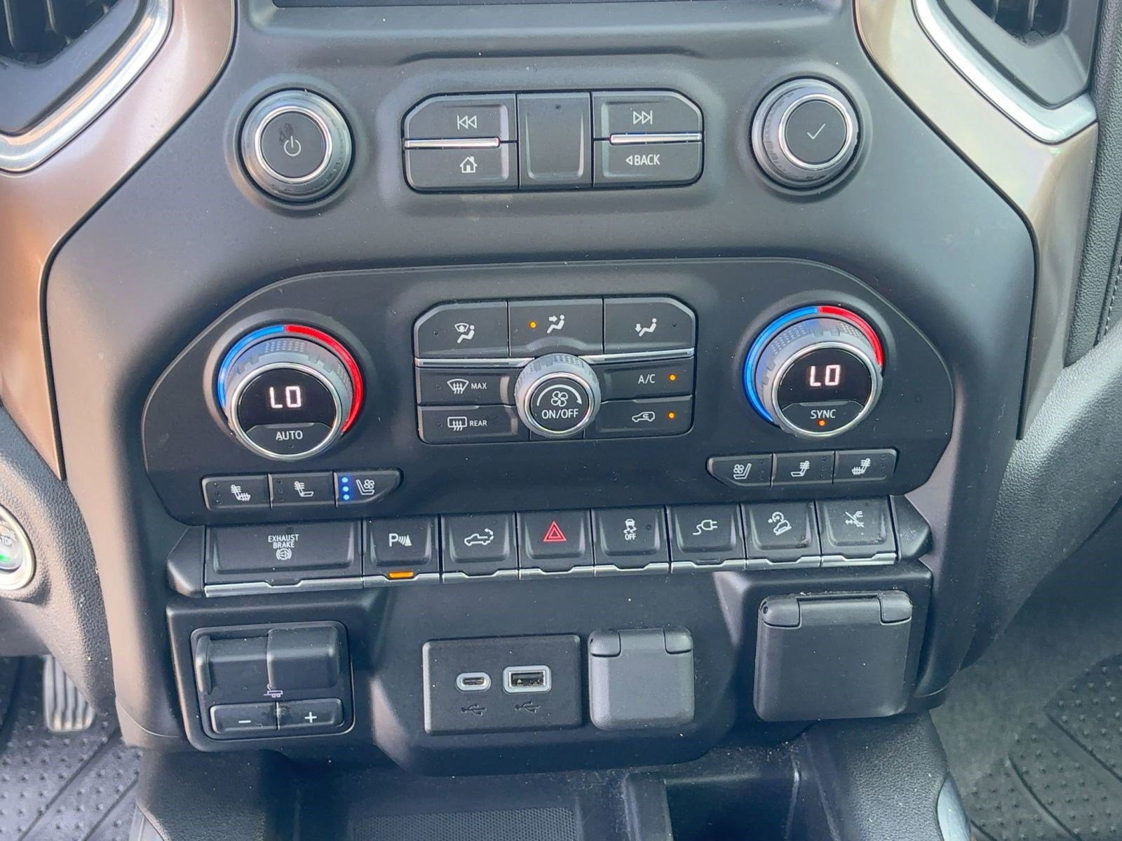 Used 2022 Chevrolet Silverado 2500 High Country w/ Z71 Off-Road Package image 18