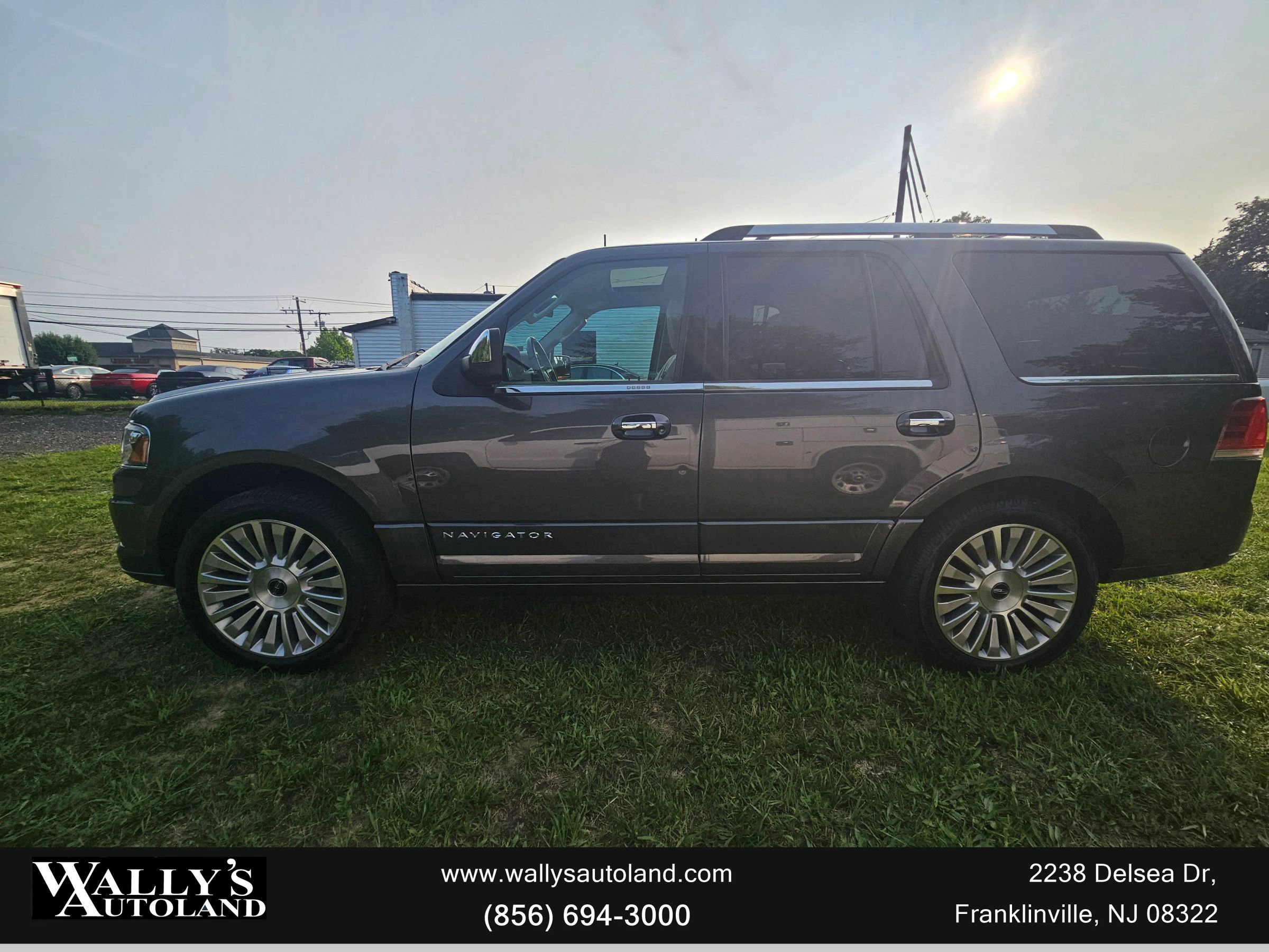 Used 2015 Lincoln Navigator 4WD image 5