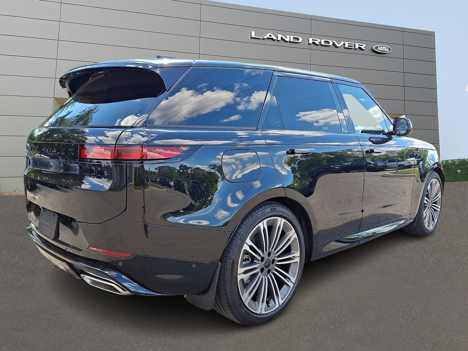 New 2026 Land Rover Range Rover Sport Dynamic SE AWD/4WD image 2