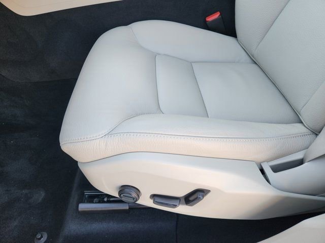 Used 2025 Volvo XC60 B5 Core image 26
