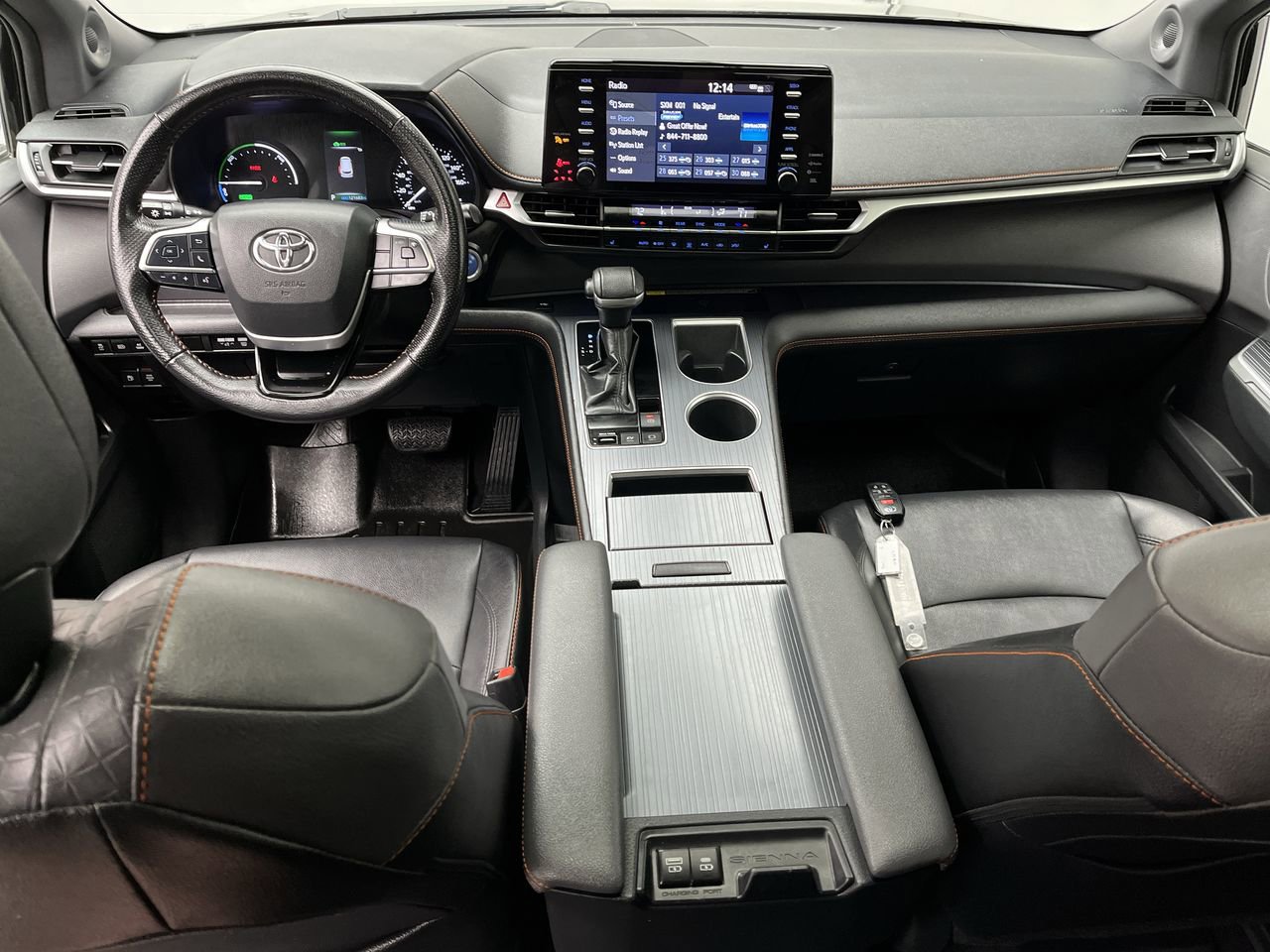 Used 2021 Toyota Sienna XSE w/ XSE Plus Package AWD/4WD image 4