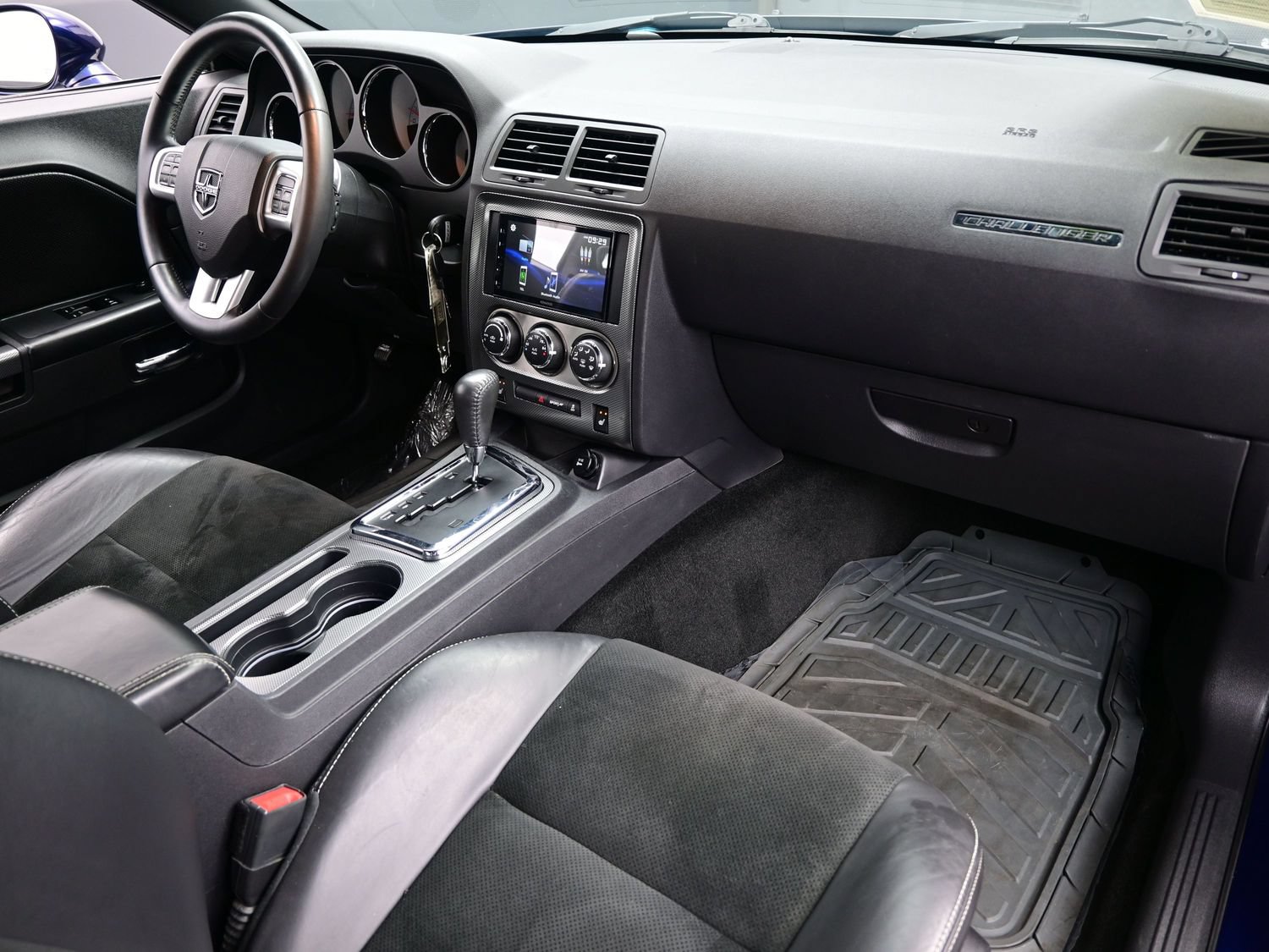 Used 2014 Dodge Challenger R/T RWD image 17