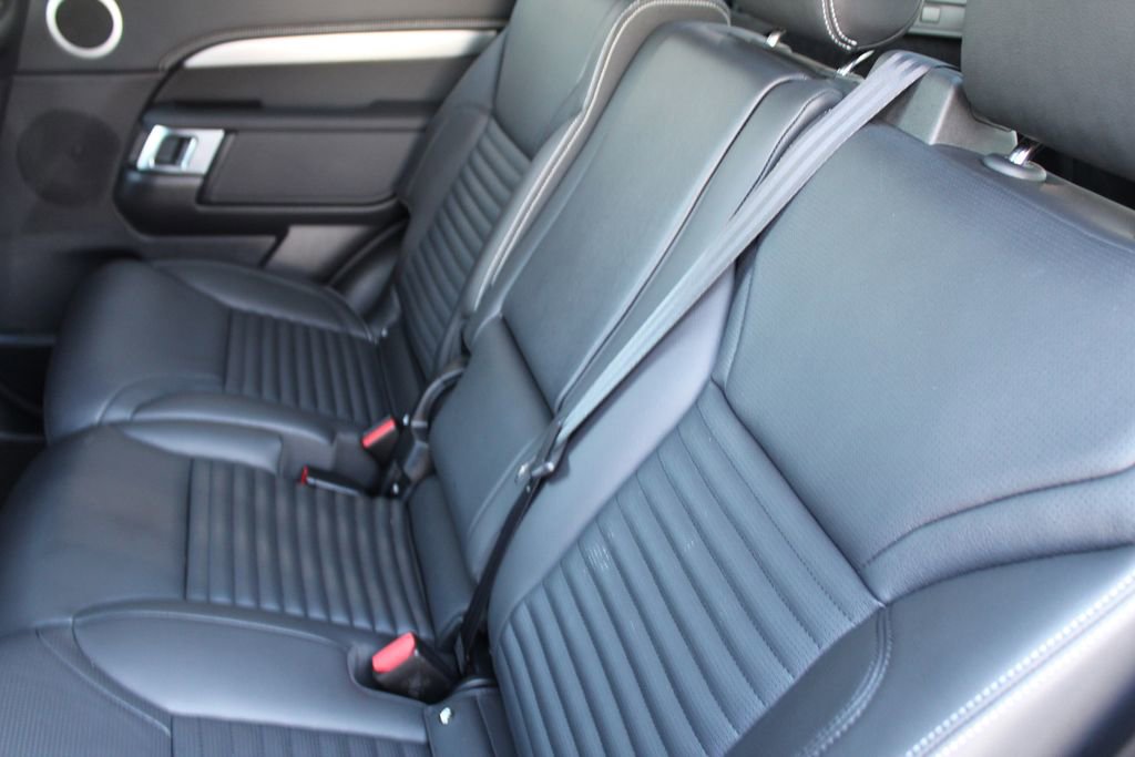 Used 2025 Land Rover Discovery Dynamic SE image 5