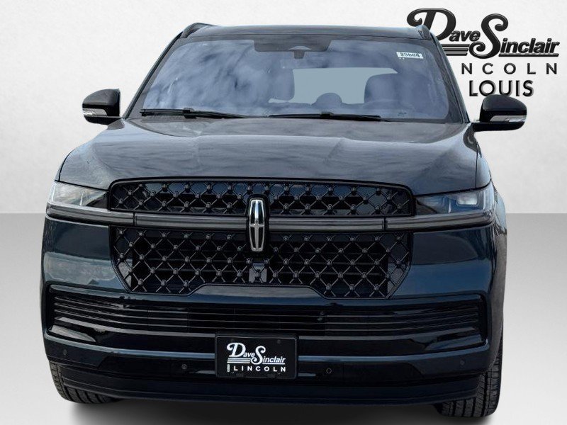New 2025 Lincoln Navigator Reserve image 2