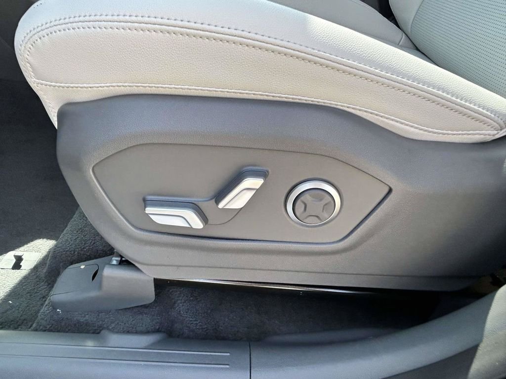 New 2027 Hyundai Santa Fe Limited FWD image 14
