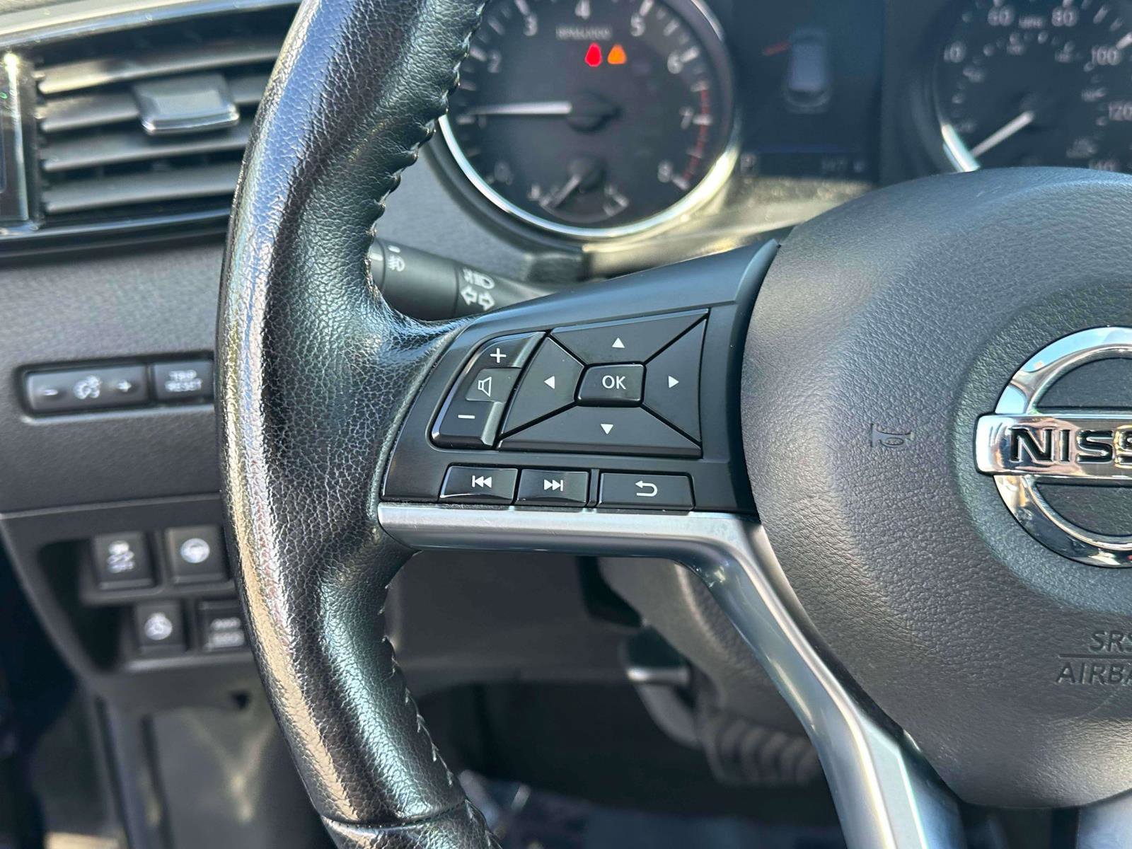 Used 2022 Nissan Rogue Sport SL w/ Premium Package image 23