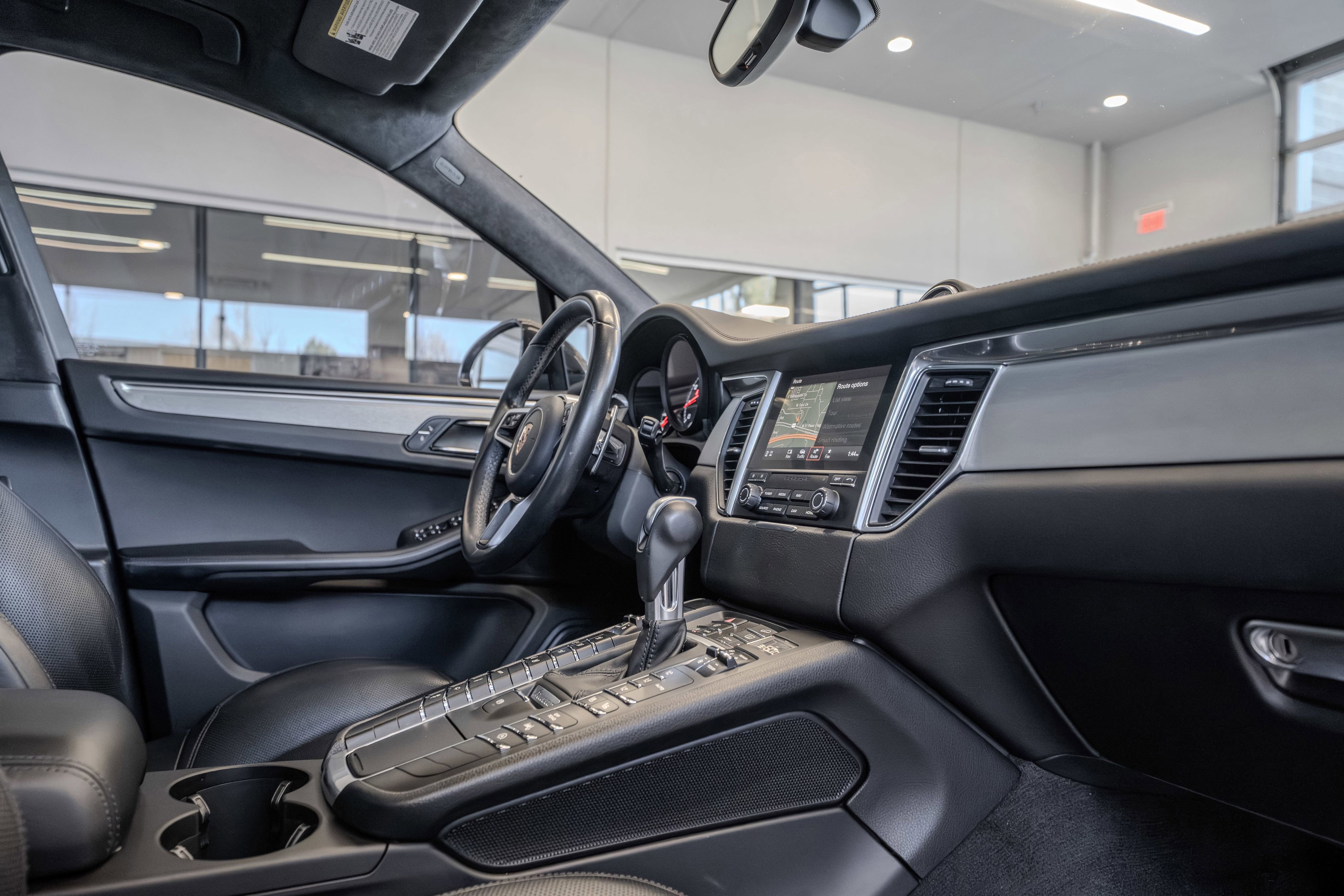 Used 2018 Porsche Macan Turbo w/ Premium Package Plus image 18