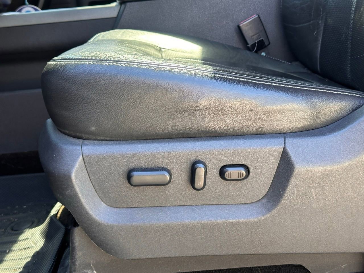 Used 2012 Ford F350 Lariat w/ Lariat Ultimate Pkg image 27