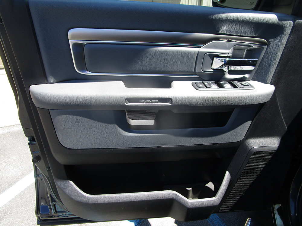 Used 2017 RAM 1500 SLT AWD/4WD image 17