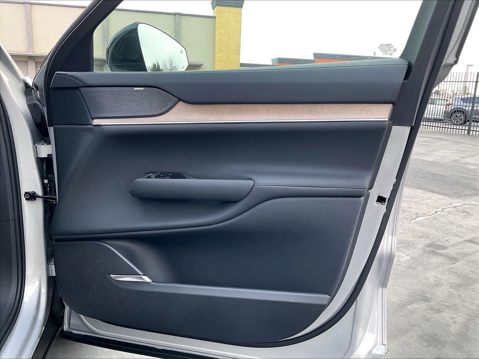 New 2025 Volvo EX90 Plus w/ Protection Package Premier AWD/4WD image 31