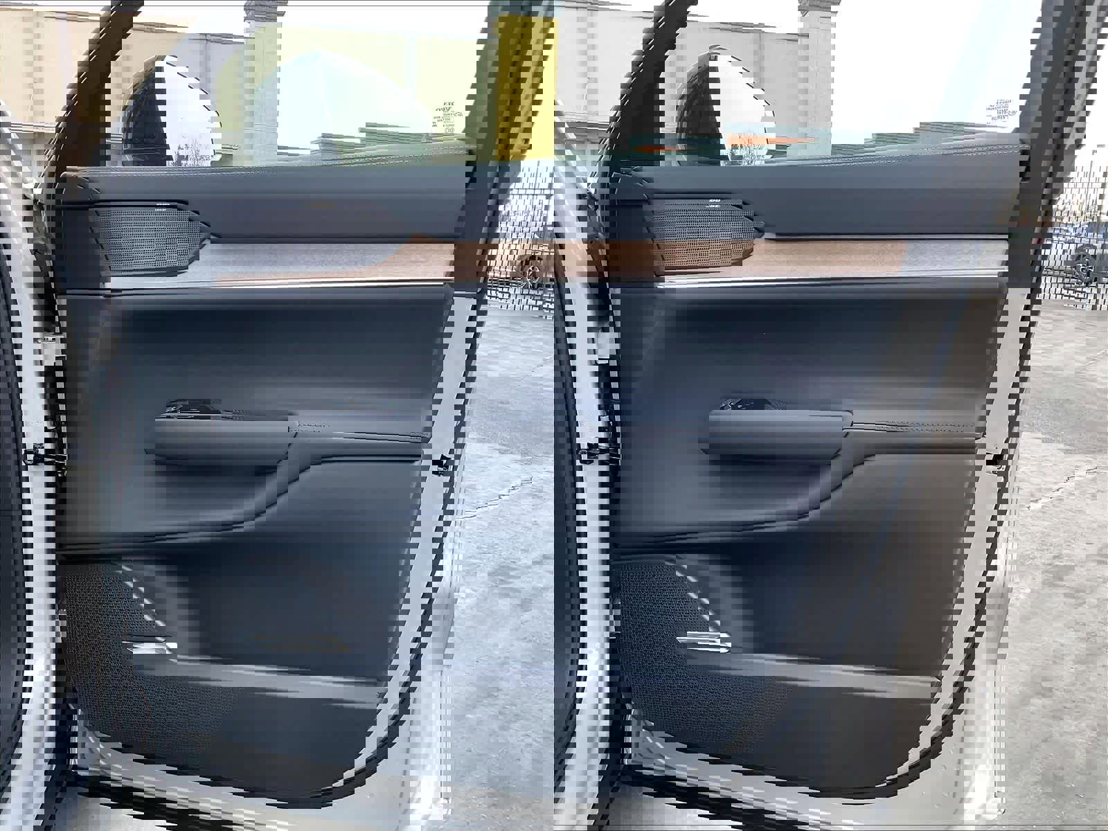 New 2025 Volvo EX90 Plus w/ Protection Package Premier image 31