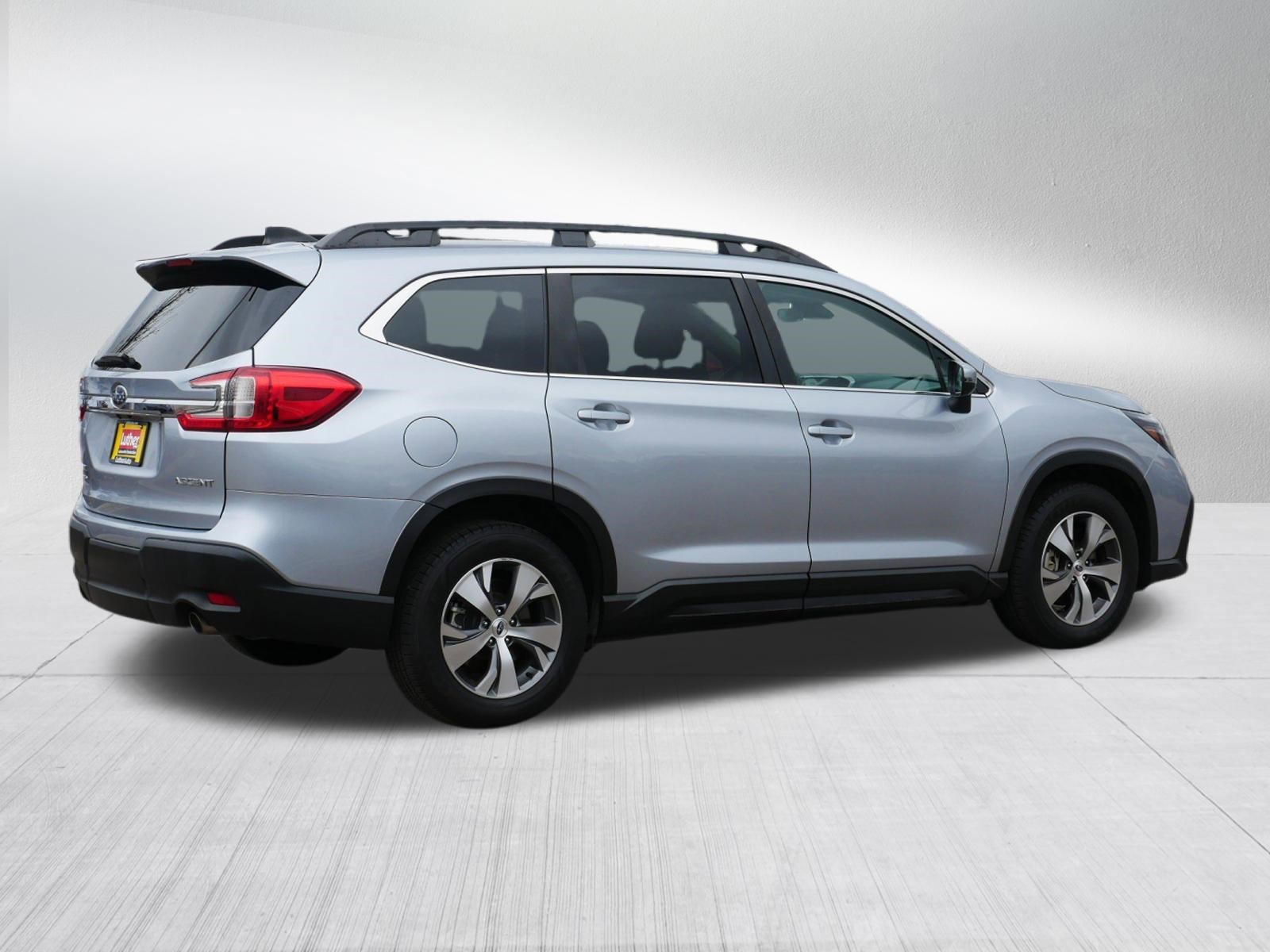 Used 2023 Subaru Ascent Premium image 7