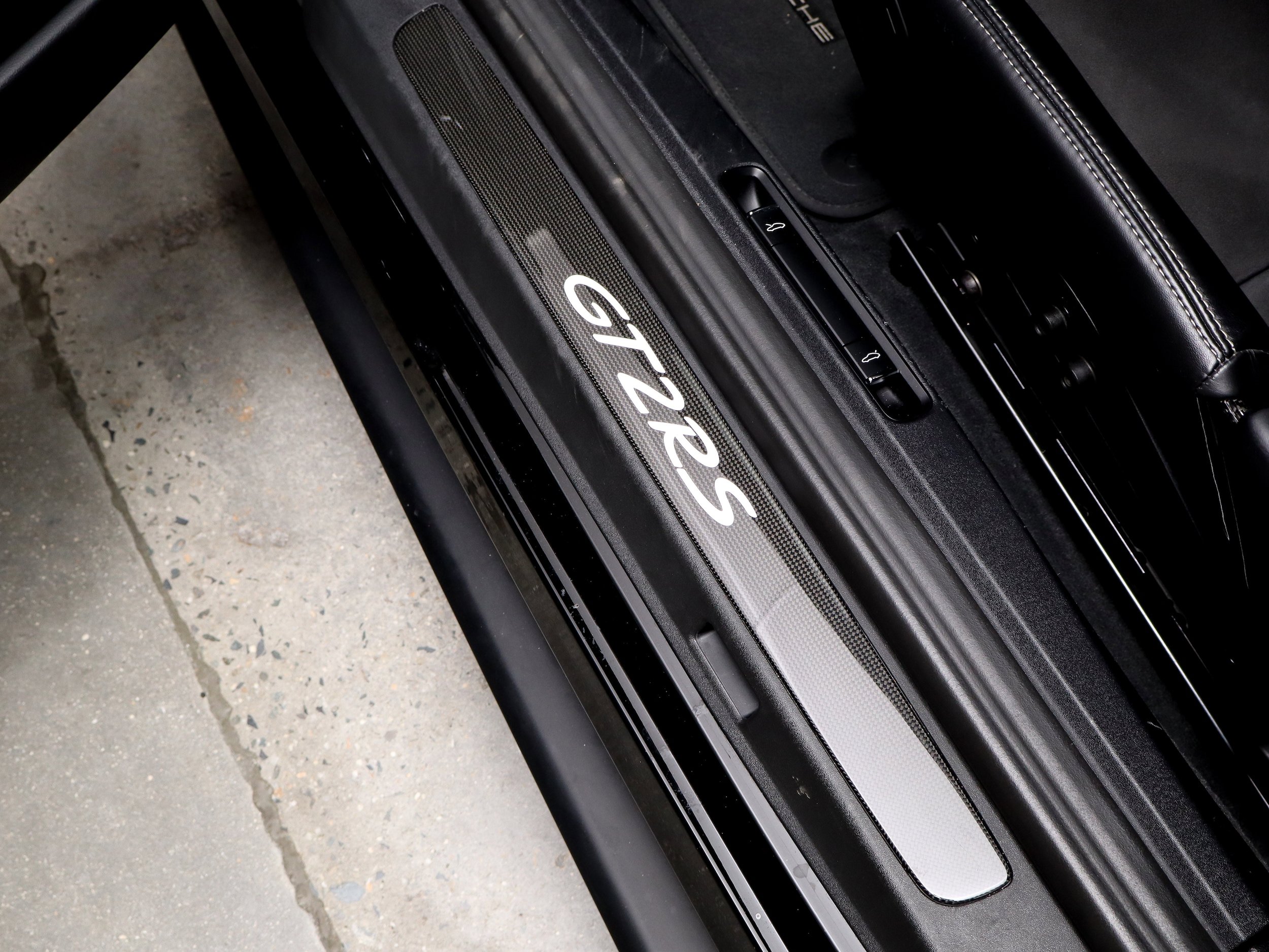 Certified 2018 Porsche 911 GT2 RS RWD image 34
