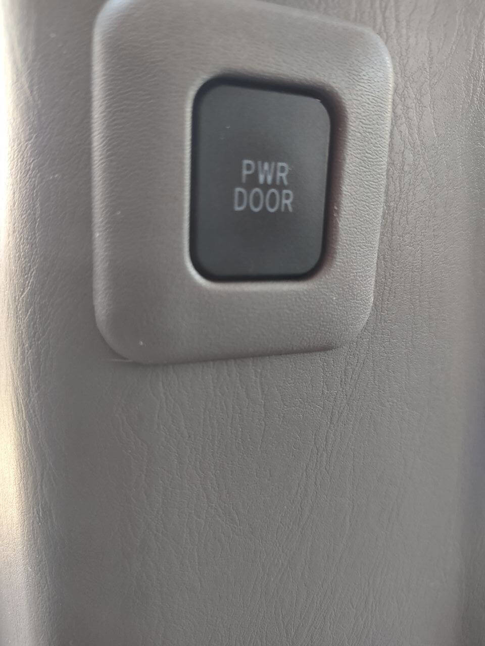 Used 2008 Toyota Sienna XLE image 17