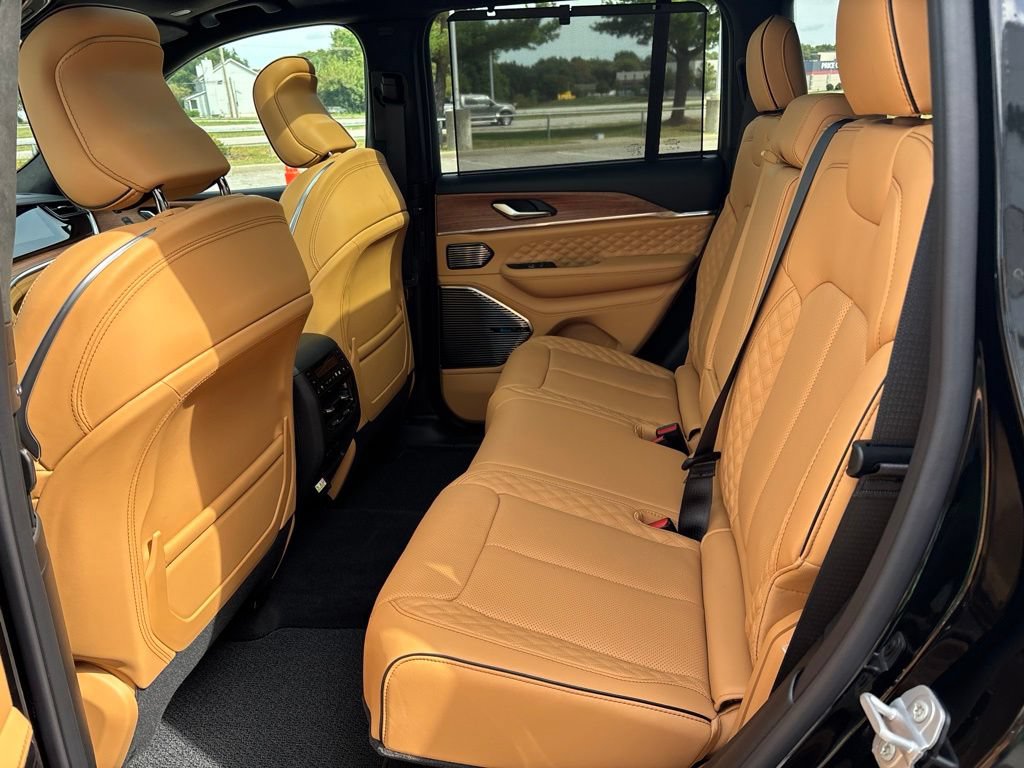New 2027 Jeep Grand Cherokee Summit AWD/4WD image 18