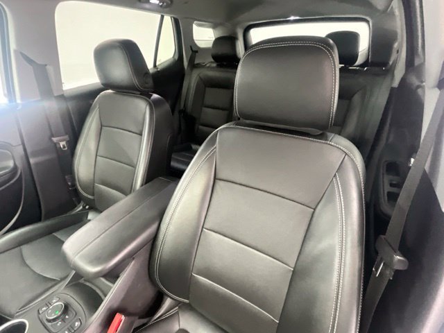 Used 2024 GMC Terrain SLT AWD/4WD image 4