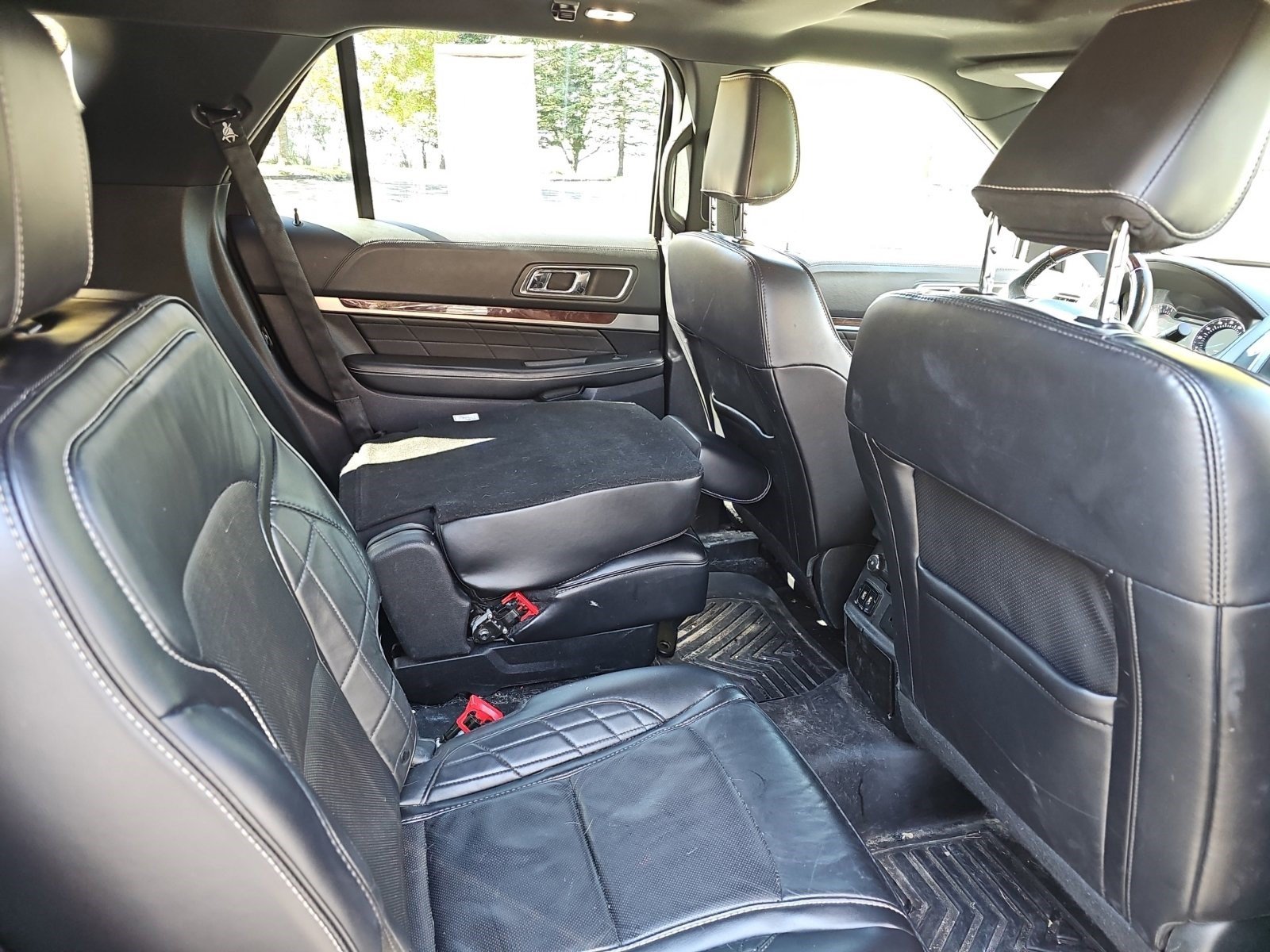Used 2019 Ford Explorer Platinum AWD/4WD image 14