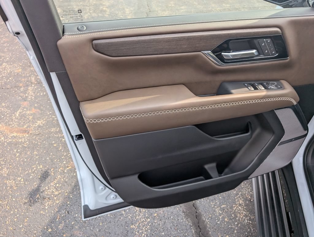 New 2026 GMC Yukon XL Denali Ultimate AWD/4WD image 16