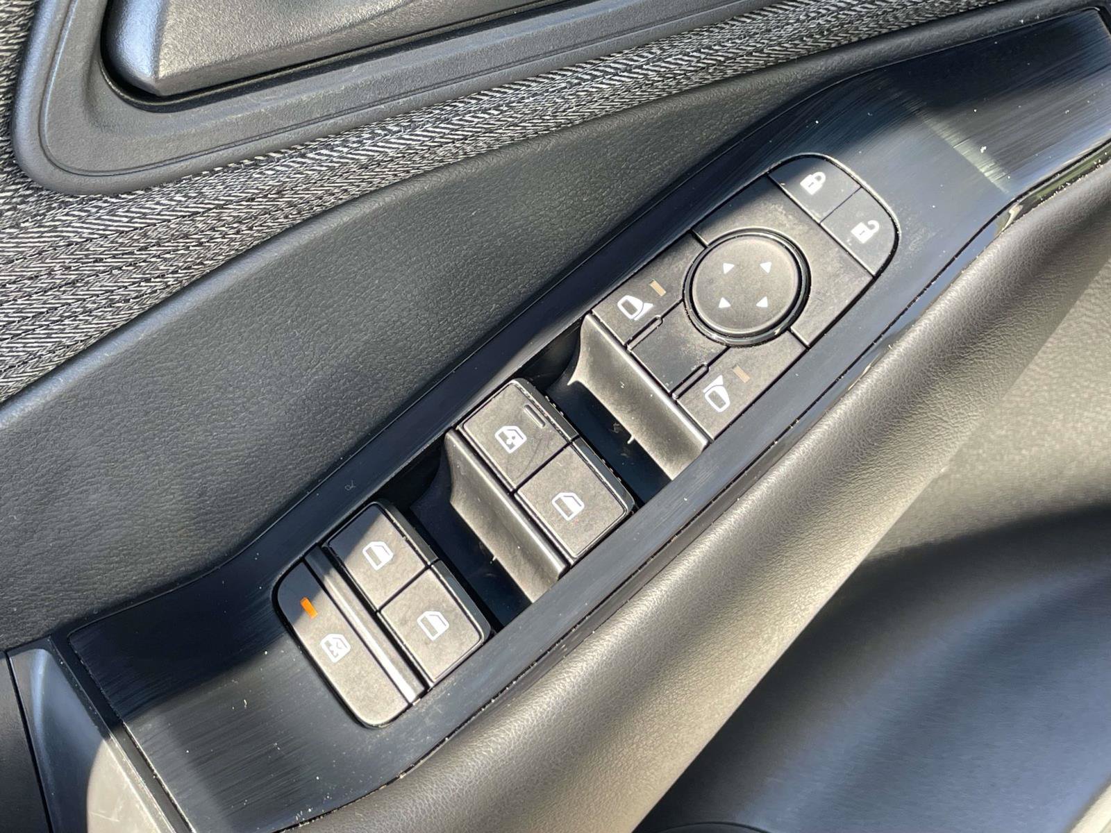 Used 2023 Nissan Rogue S AWD/4WD image 17