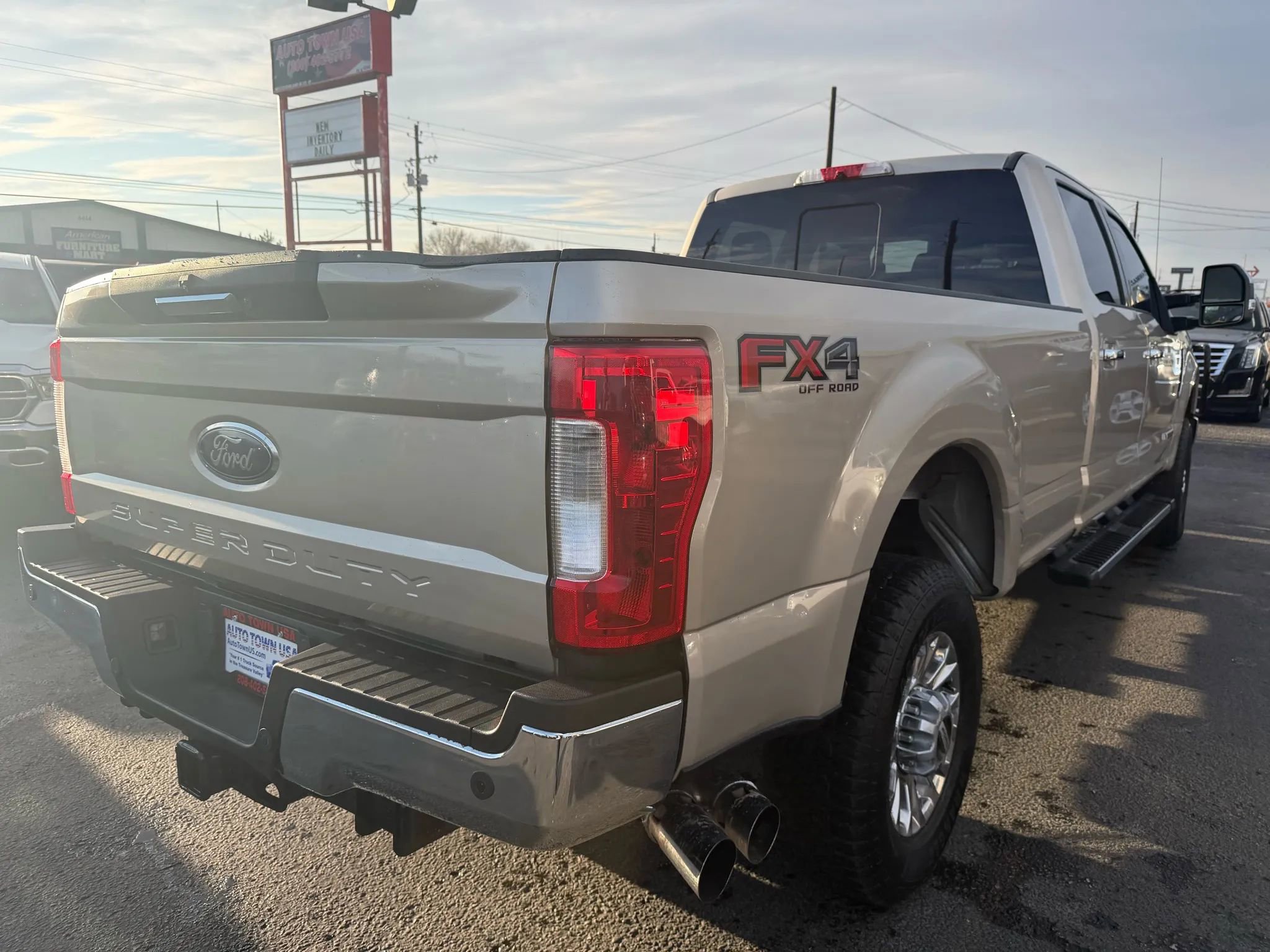Used 2017 Ford F350 Lariat w/ Chrome Package image 6