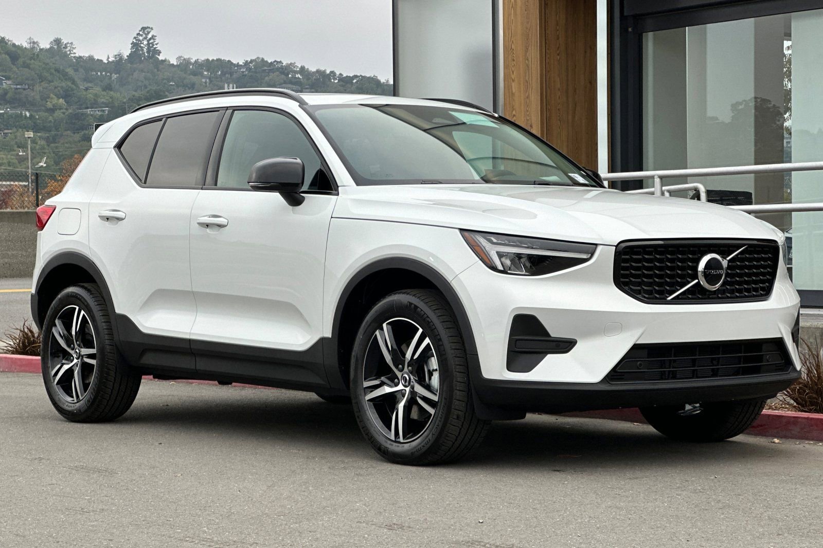 New 2026 Volvo XC40 B4 Core w/ Climate Package image 9