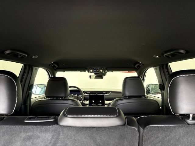 Used 2025 Jeep Grand Cherokee Limited AWD/4WD image 9