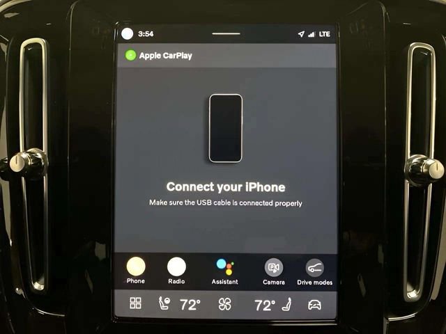 Used 2025 Volvo XC40 B5 Plus image 46